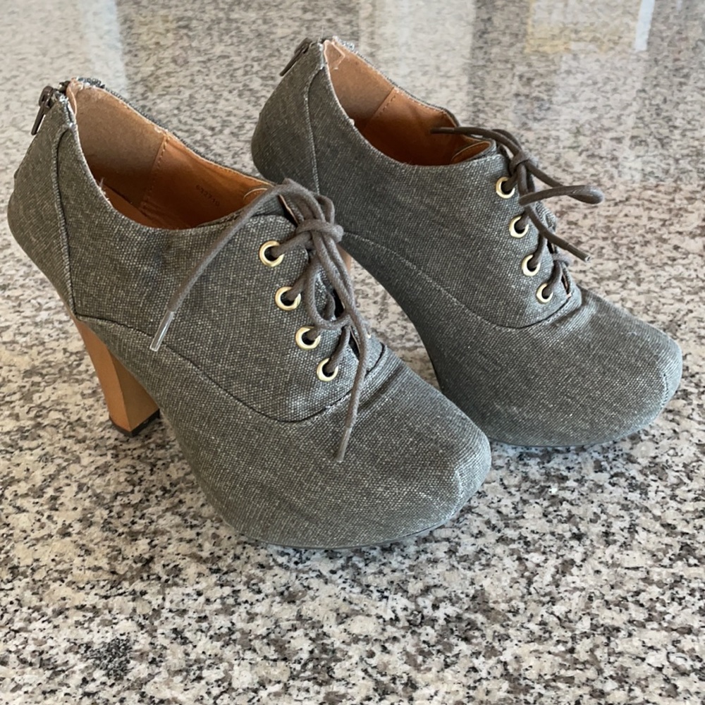 🧁3/$25🧁 Ankle Booties with Shoe Lace and Zipper